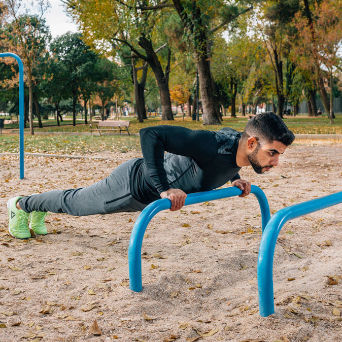 Rutina personalizada en parque de calistenia todo nivel